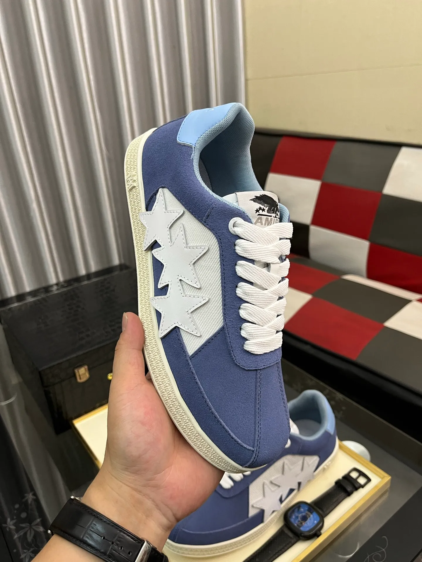 Men's shoes 💰420⌚️⌚️《AMIR*》New men's low-top casual sports sneakers bone shoes, another pair of irresistible bone shoes. Bone shoes are one of AMIRI's most popular items. They use first-layer cowhide uppers. The side bones are made of two cowhide laminations. They have a three-dimensional feel. The leather incisions are all oil-edged. Contrasting color design. Simple style. Fashionable sports. Customized metal LOGO nameplate to embellish shoelaces. Exclusive control of top version. Supports comparison. Breathable mesh lining Original rubber outsole A must-have item for daily leisure Suitable for various occasions Check it out if you are looking for high quality Super cool uppers Size: 38-445️⃣ Colors available